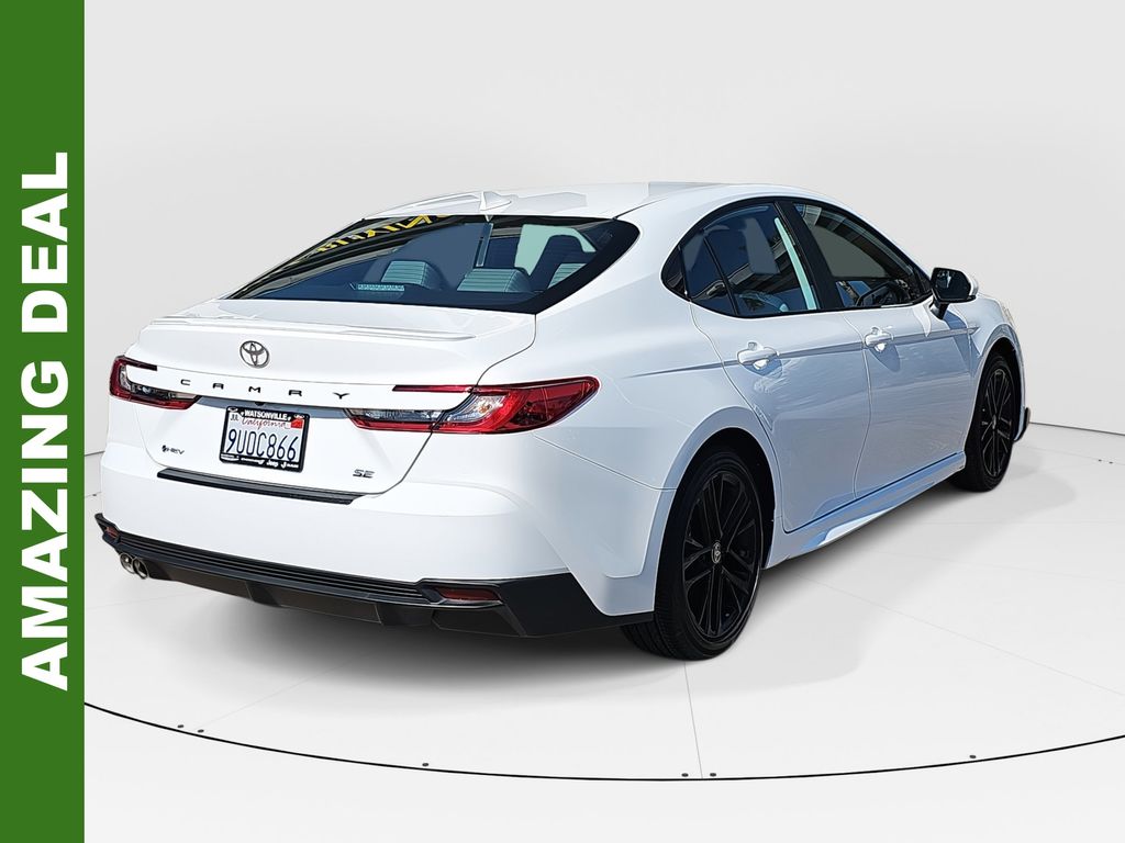 2025 Toyota Camry SE photo 3