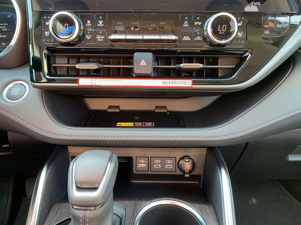 2025 Toyota Highlander Limited photo 21