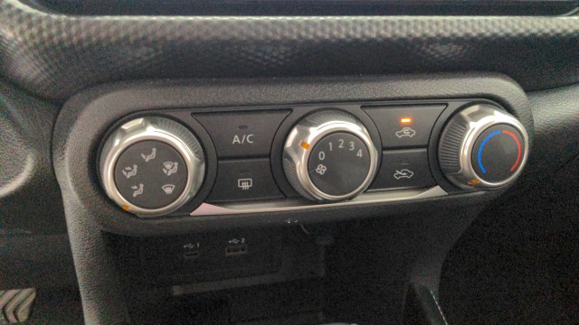 Used 2024 WHITE Nissan SV image 21