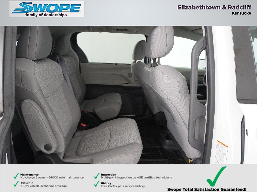 2022 Toyota Sienna LE photo 15