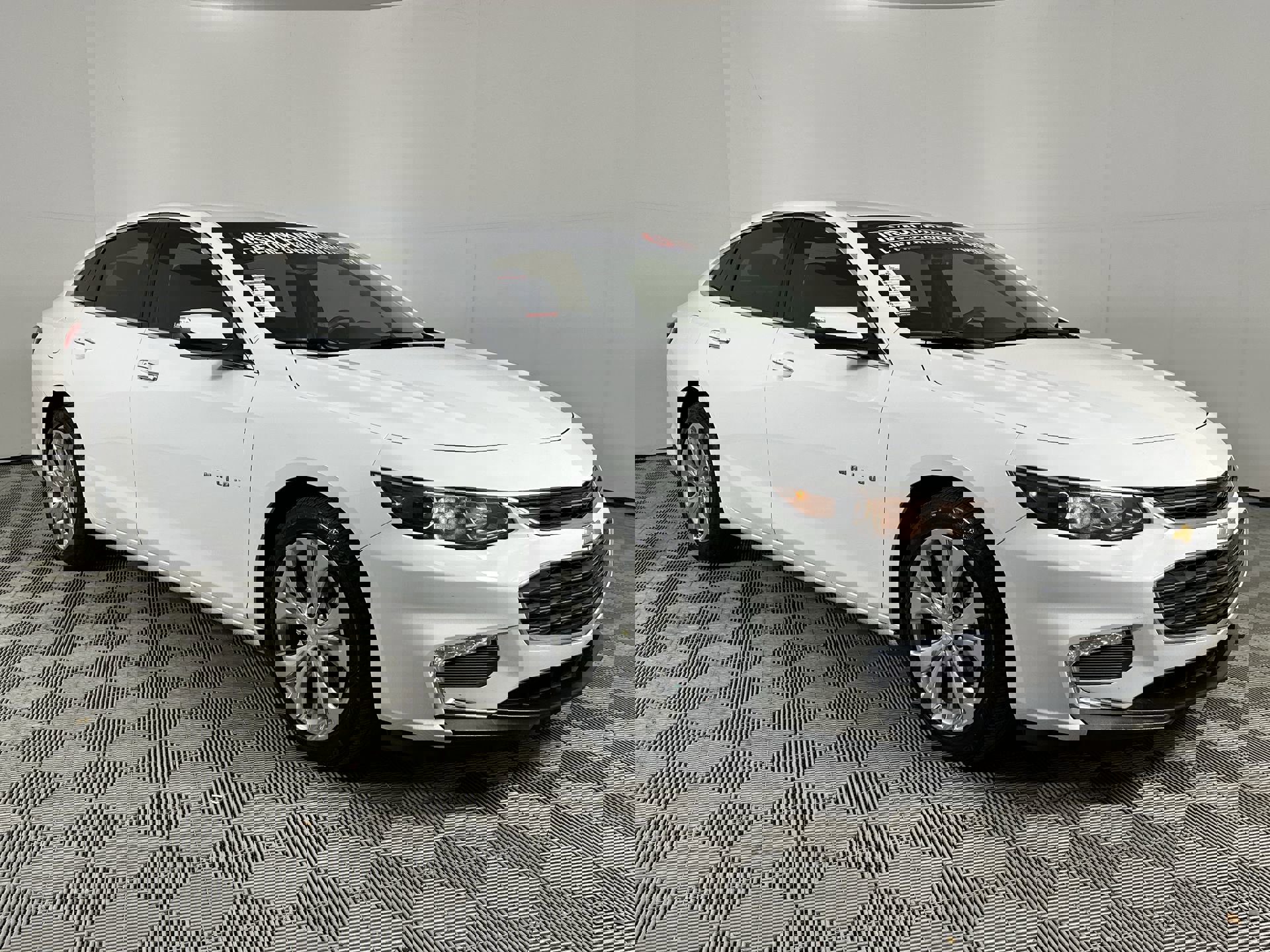 1G1ZE5SX8JF239125