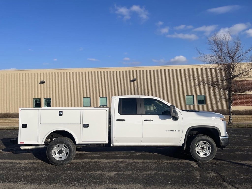 2024 Chevrolet Silverado 2500HD photo 2