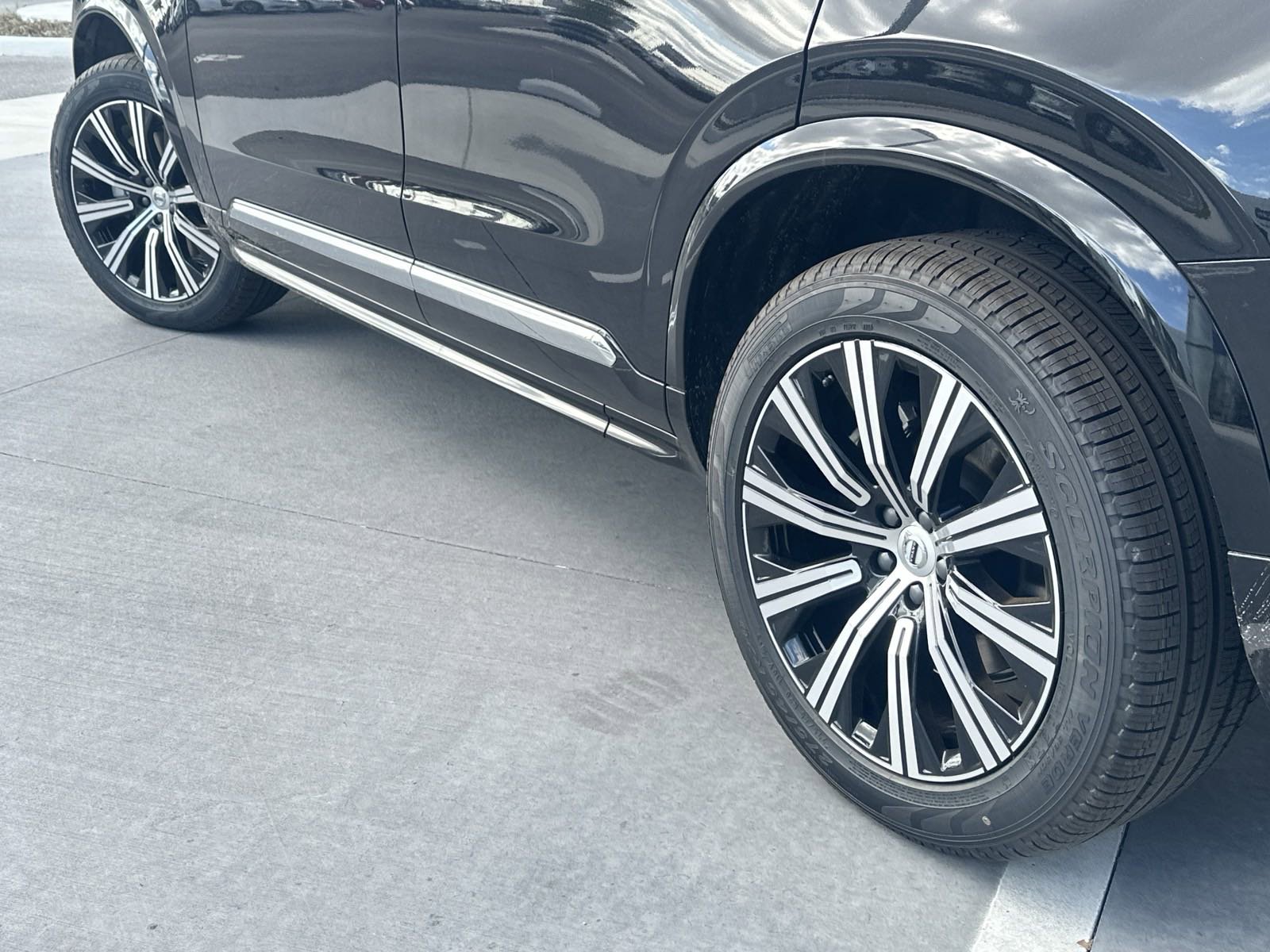 2025 Volvo XC90 Plus photo 4