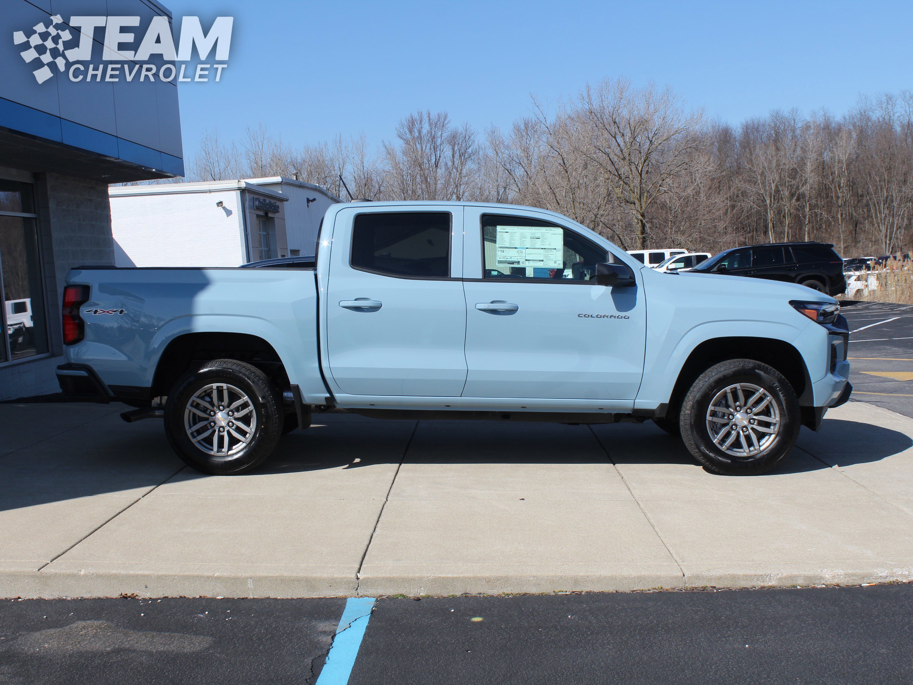 2025 Chevrolet Colorado Work Truck LT photo 3