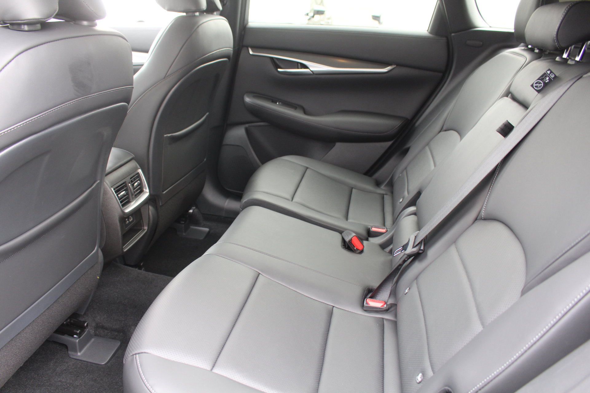 2025 Infiniti QX50 Luxe photo 14