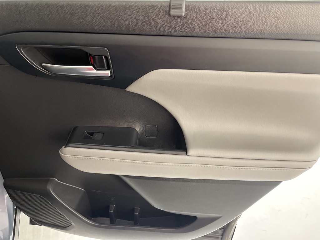 2021 Toyota Highlander XLE photo 41