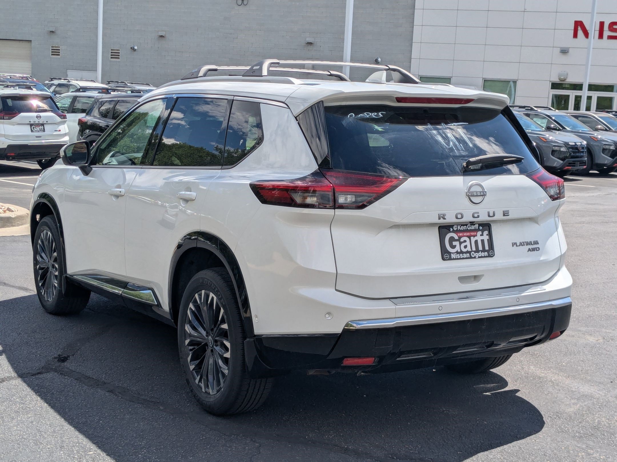 2025 Nissan Rogue Platinum photo 4