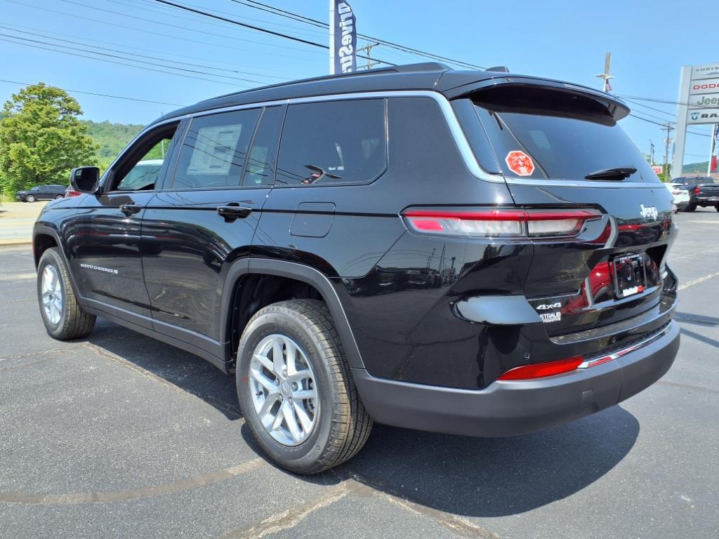 2025 Jeep Grand Cherokee Laredo X photo 3