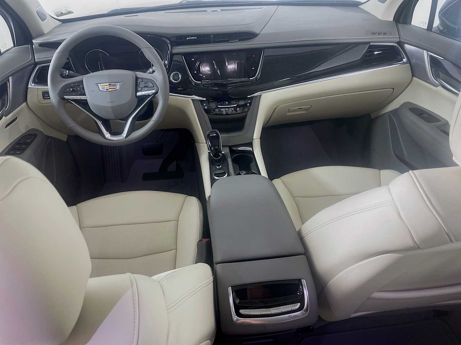 2025 Cadillac XT6 Premium Luxury photo 3