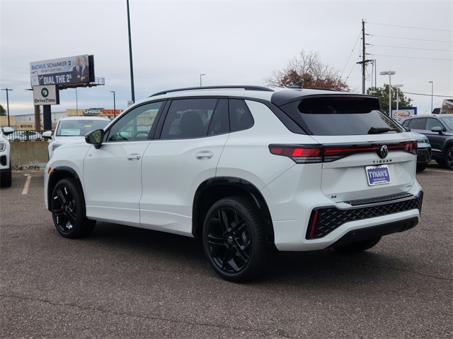 2025 Volkswagen Tiguan SE R-Line Black photo 4