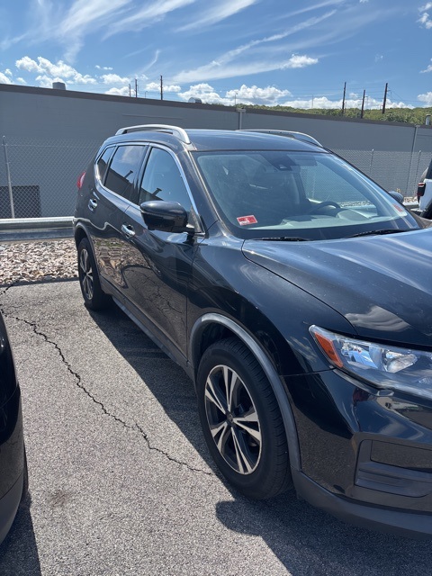 2019 Nissan Rogue SV photo 2