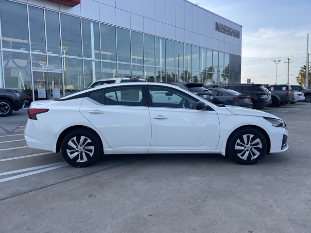 2025 Nissan Altima 2.5 S photo 2