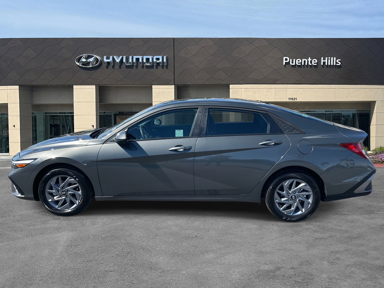 2025 Hyundai Elantra Hybrid Blue photo 2