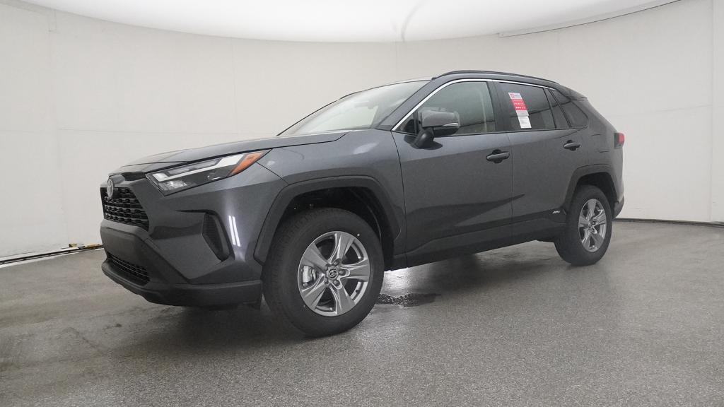 2025 Toyota RAV4 Hybrid XLE photo 2