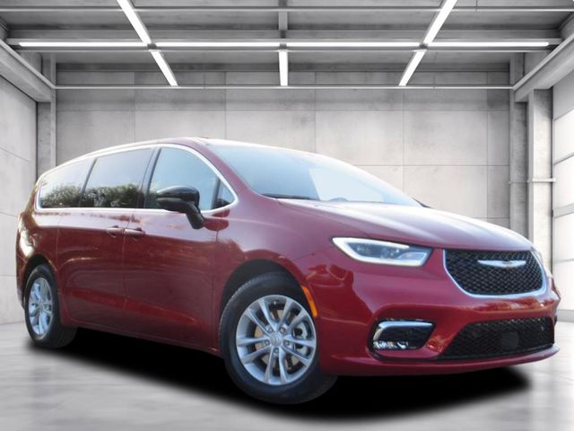 2026 Chrysler Pacifica Select's photo