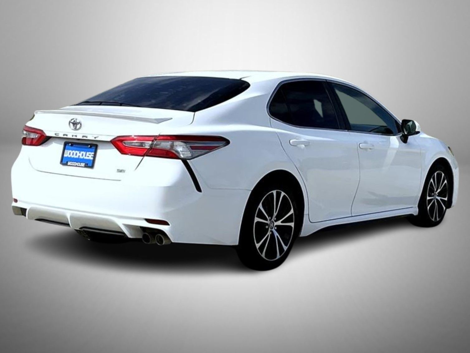 2018 Toyota Camry SE photo 5