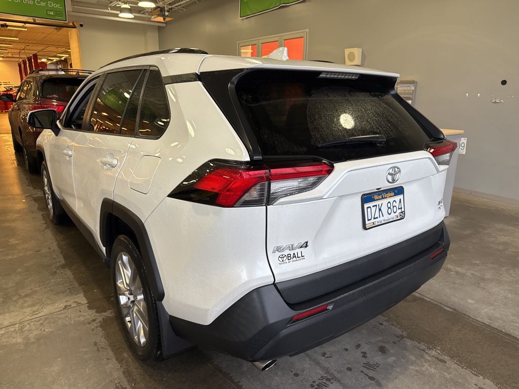 2023 Toyota RAV4 XLE Premium photo 4