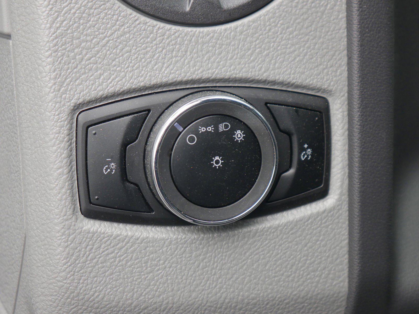 2025 Ford E-350 photo 3