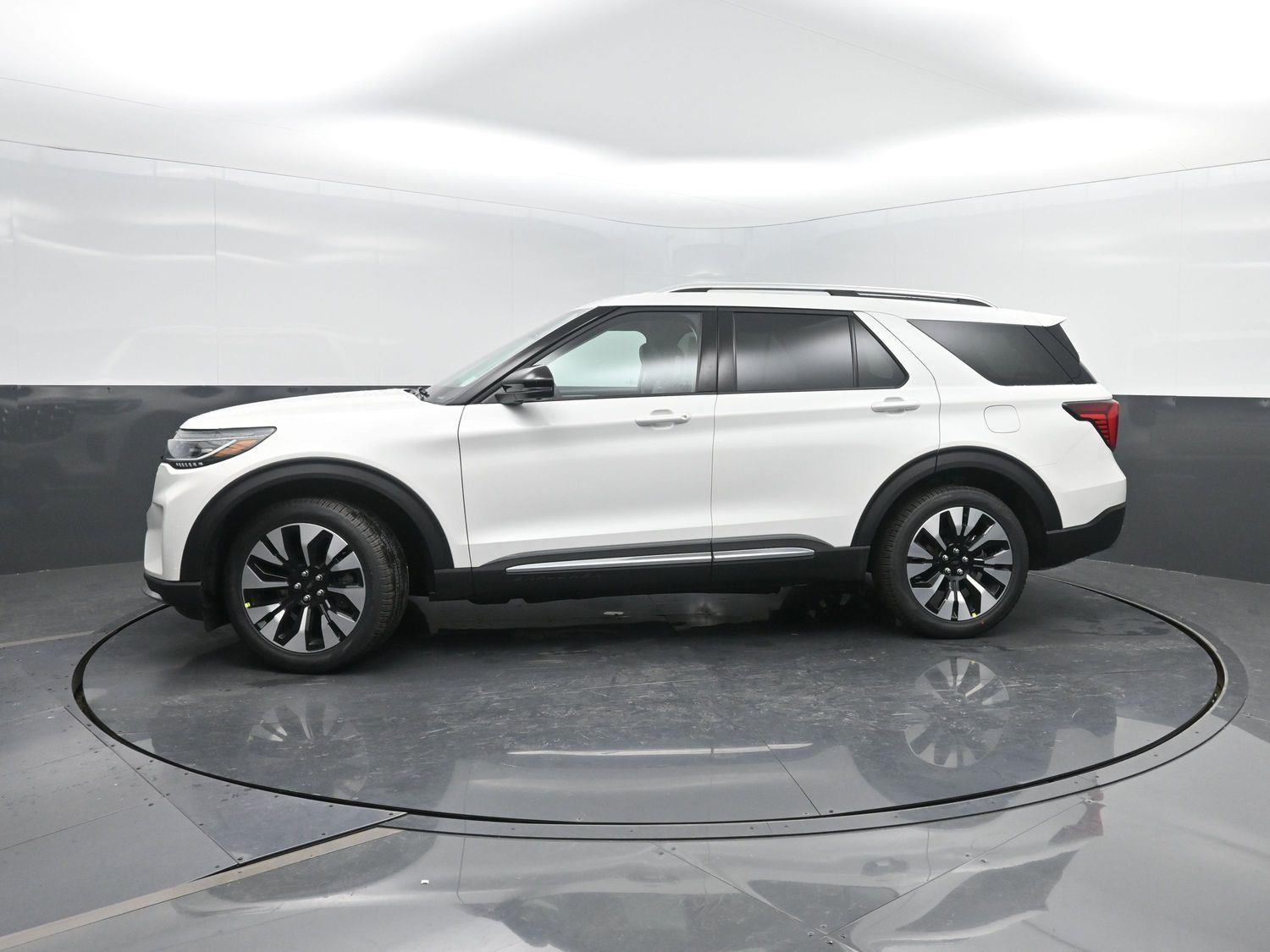 2026 Ford Explorer Platinum's photo