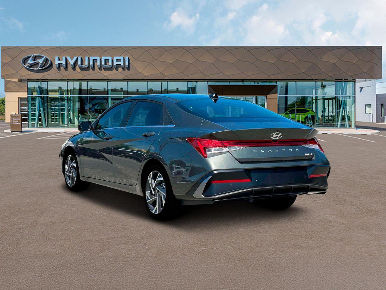 2025 Hyundai Elantra Limited photo 5