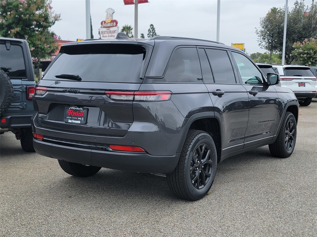 2025 Jeep Grand Cherokee Laredo Altitude X photo 4