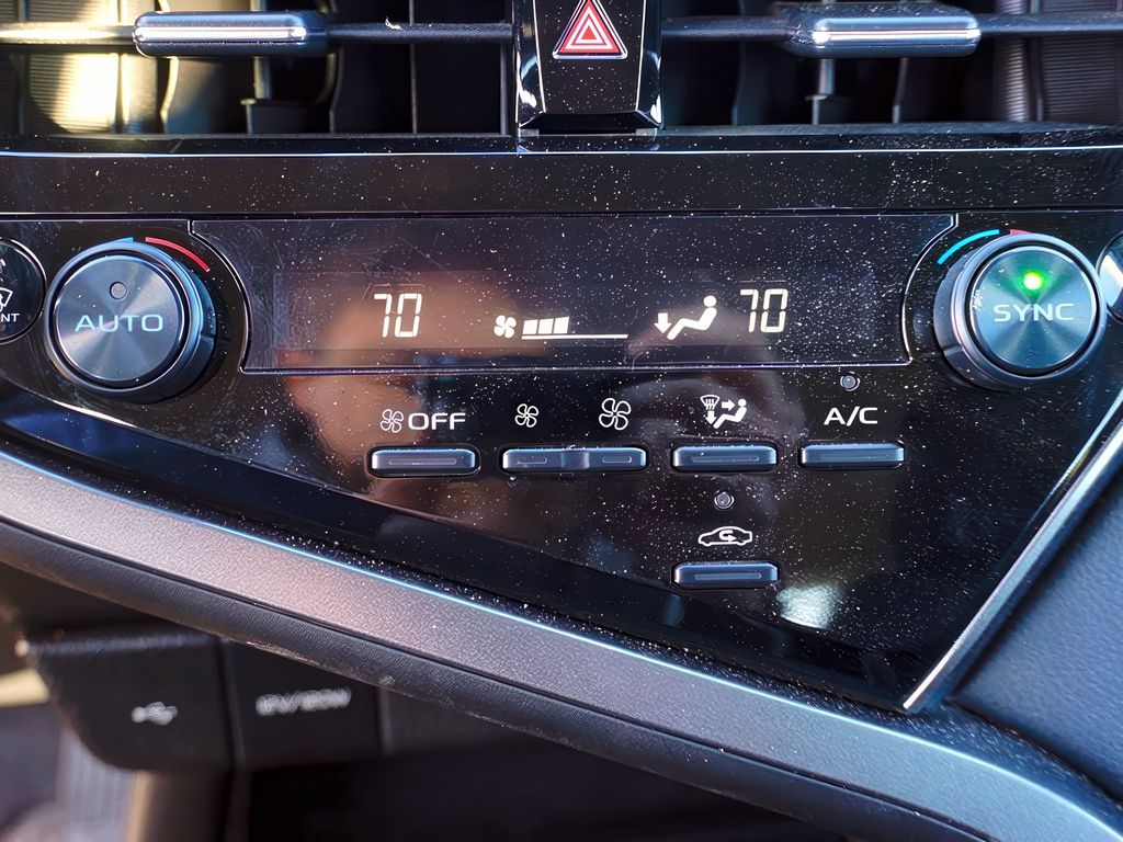 2022 Toyota Camry LE photo 17