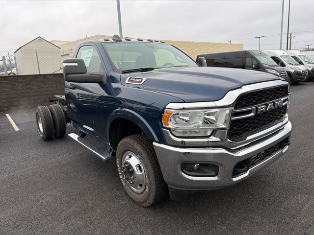 2024 RAM Ram 3500 Chassis Cab Tradesman's photo