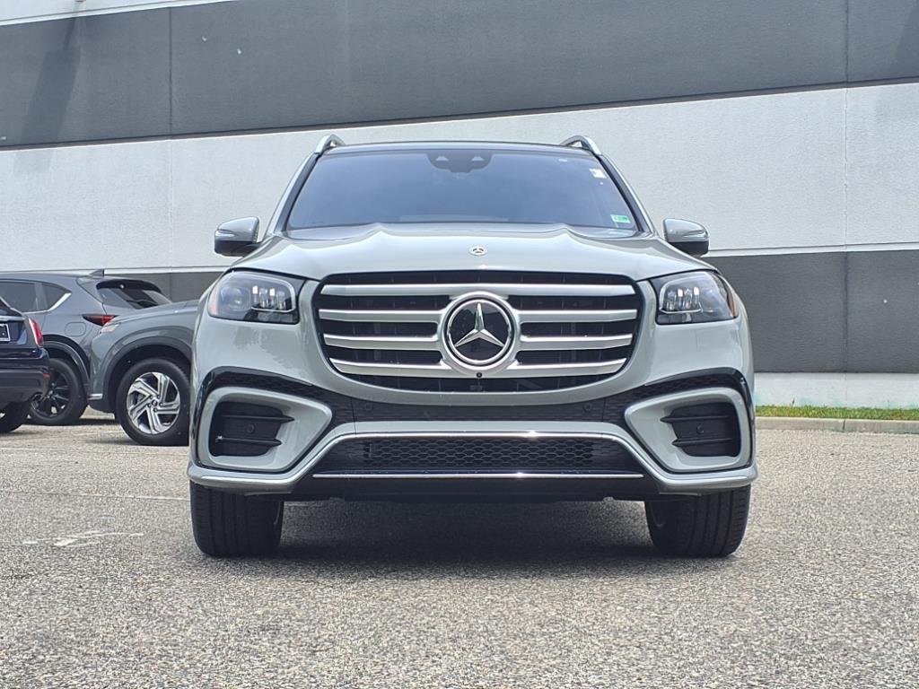 2025 Mercedes Benz GLS 450 4MATIC photo 3