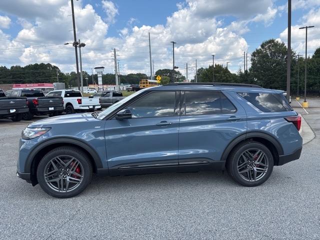 2025 Ford Explorer ST-Line photo 4