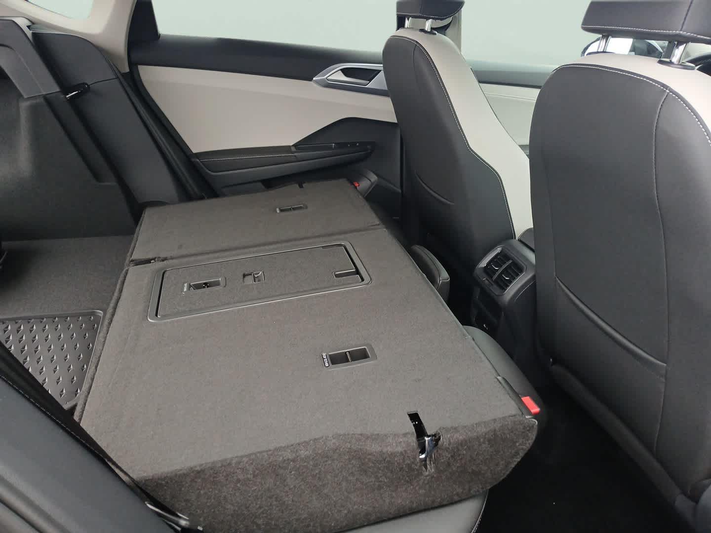 2025 Volkswagen Taos SE photo 29
