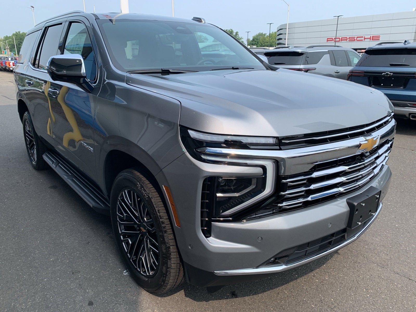 2025 Chevrolet Tahoe Premier photo 2