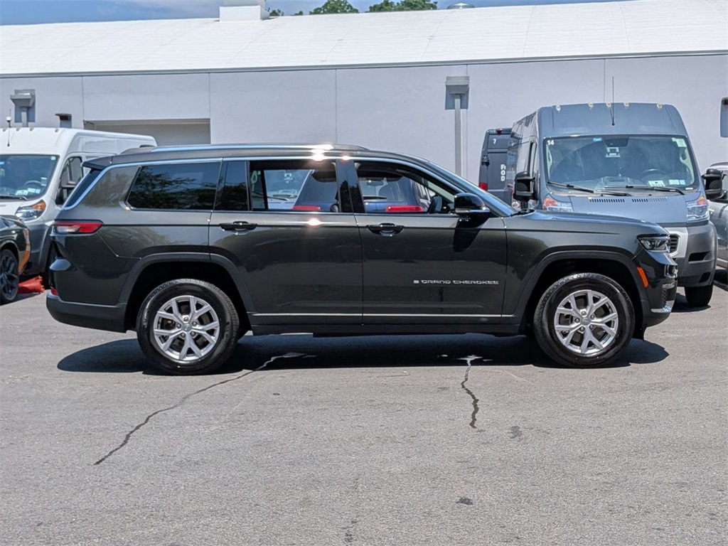 2022 Jeep Grand Cherokee Limited photo 2
