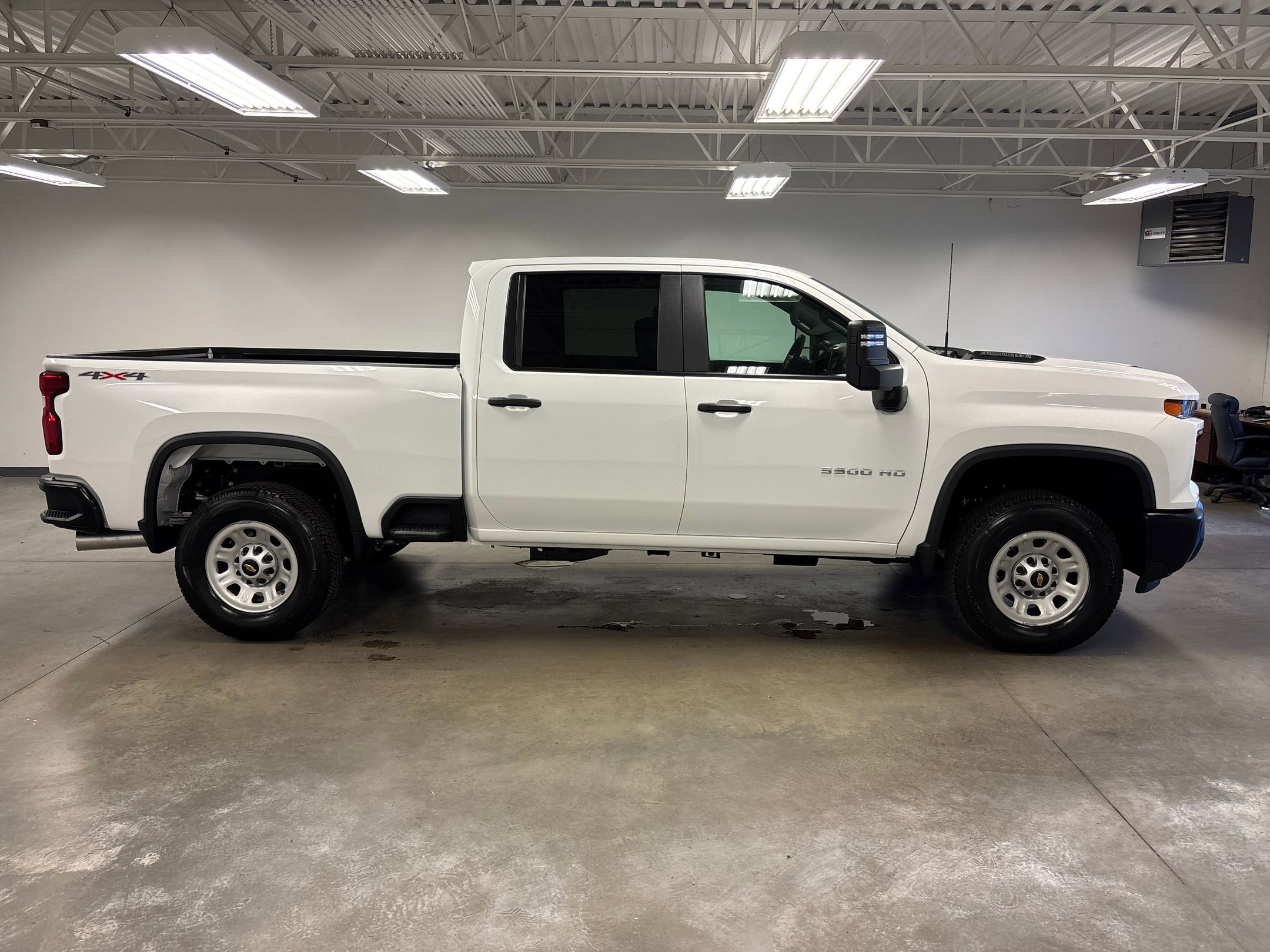 2025 Chevrolet Silverado 3500HD photo 3