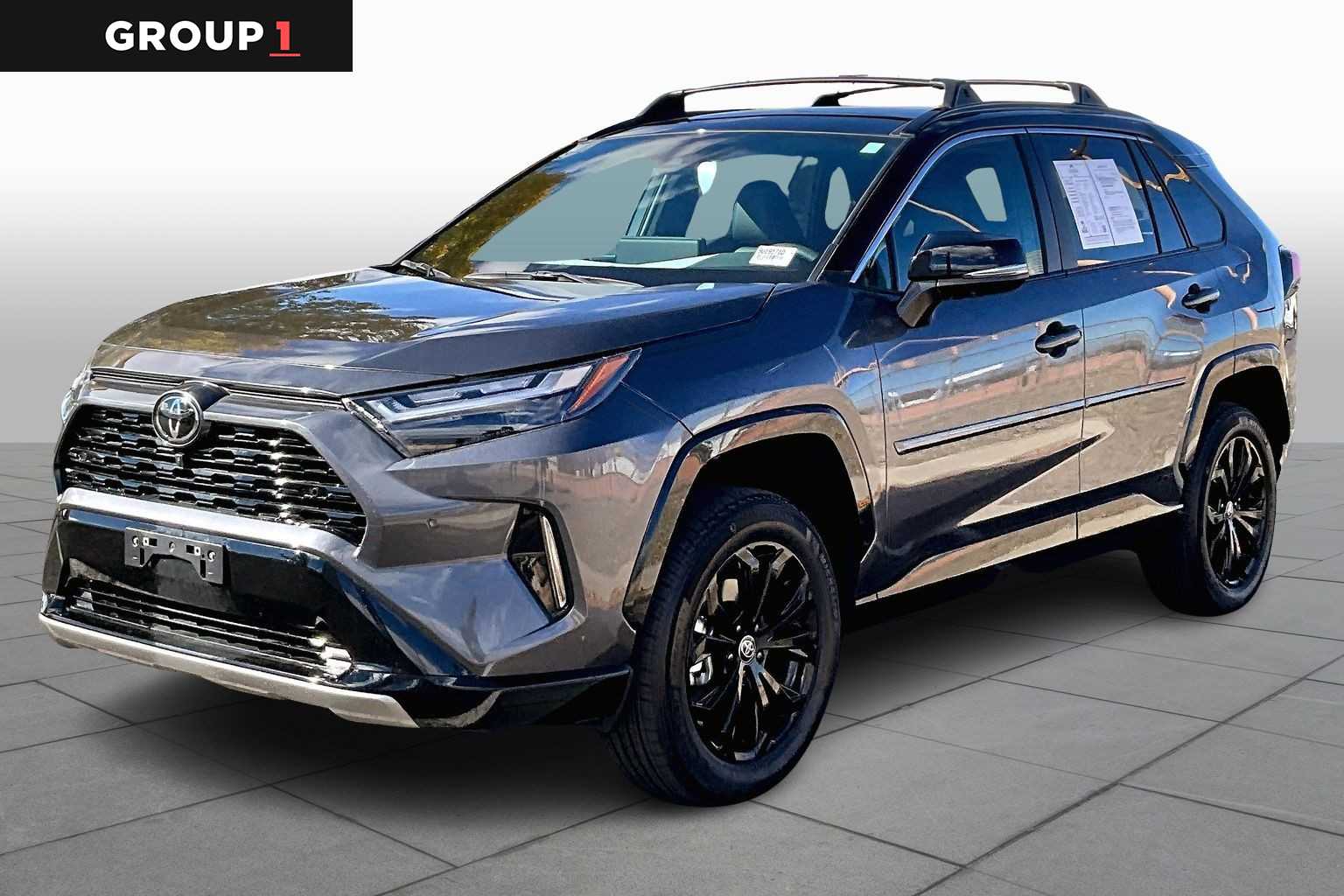 2025 Toyota RAV4 XSE's photo