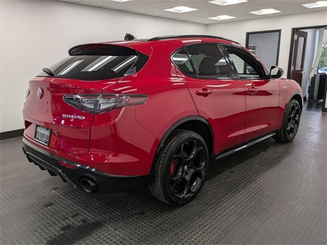 2024 Alfa Romeo Stelvio Ti photo 4