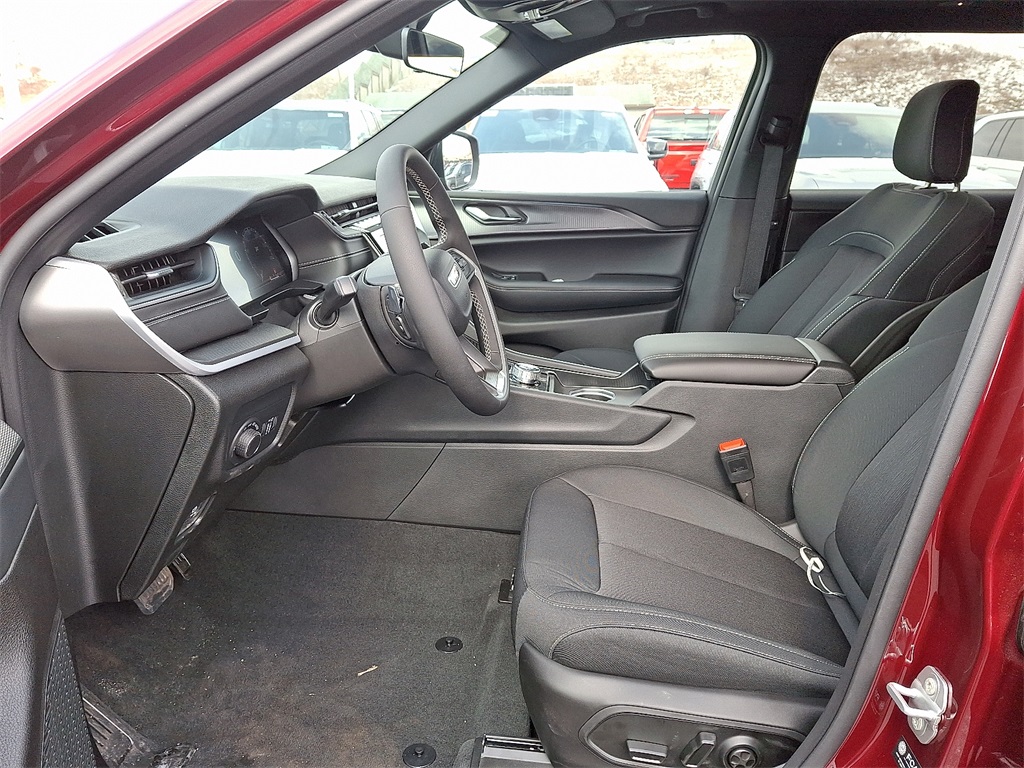 2025 Jeep Grand Cherokee Laredo X photo 12