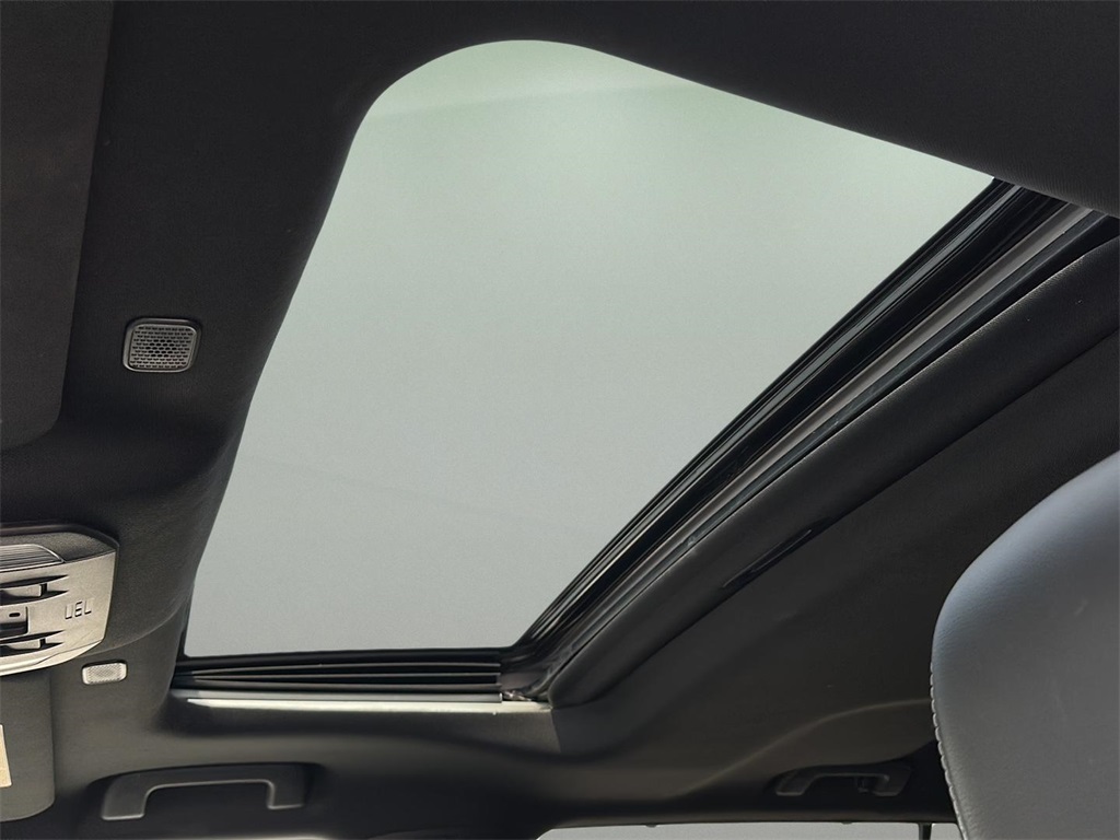 2023 Toyota Highlander XSE photo 2