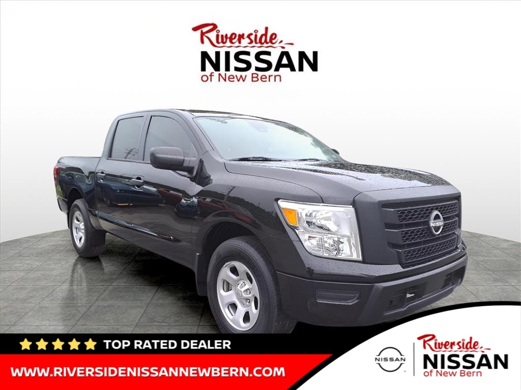 2023 Nissan Titan S's photo