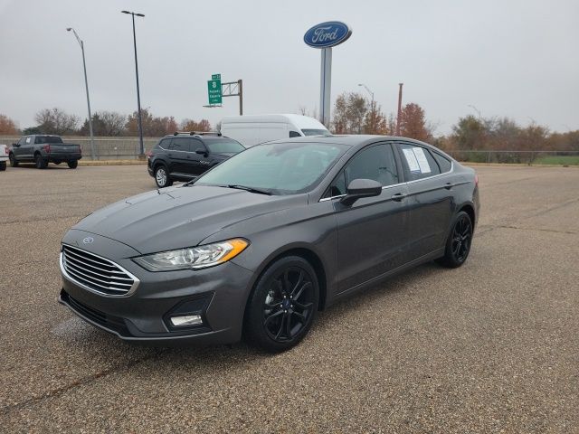 2020 Ford Fusion SE photo 3