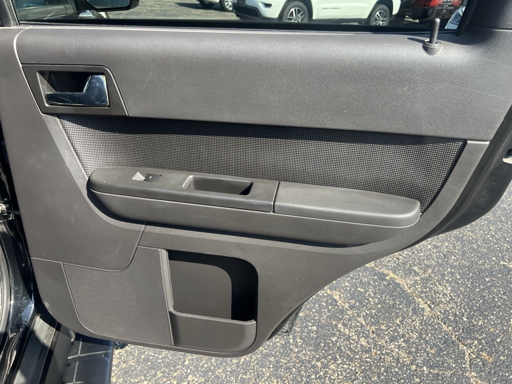 2010 Ford Escape Limited photo 33