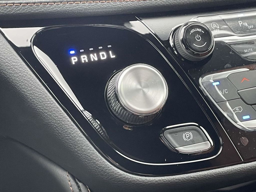 2026 Chrysler Pacifica Pinnacle photo 36