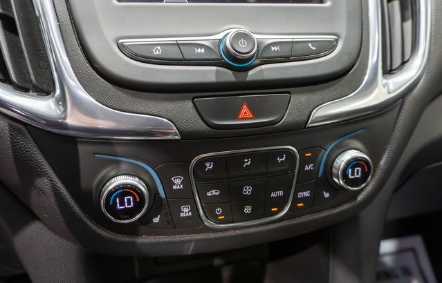 2020 Chevrolet Equinox LT photo 23