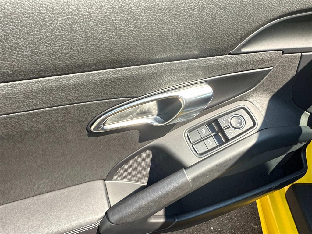2024 Porsche Cayman S photo 20