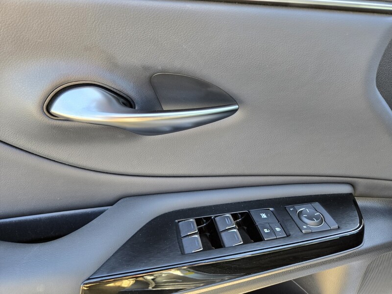 2022 Lexus ES 350 photo 16