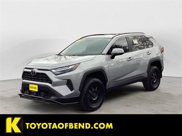 2024 Toyota RAV4 XLE's photo