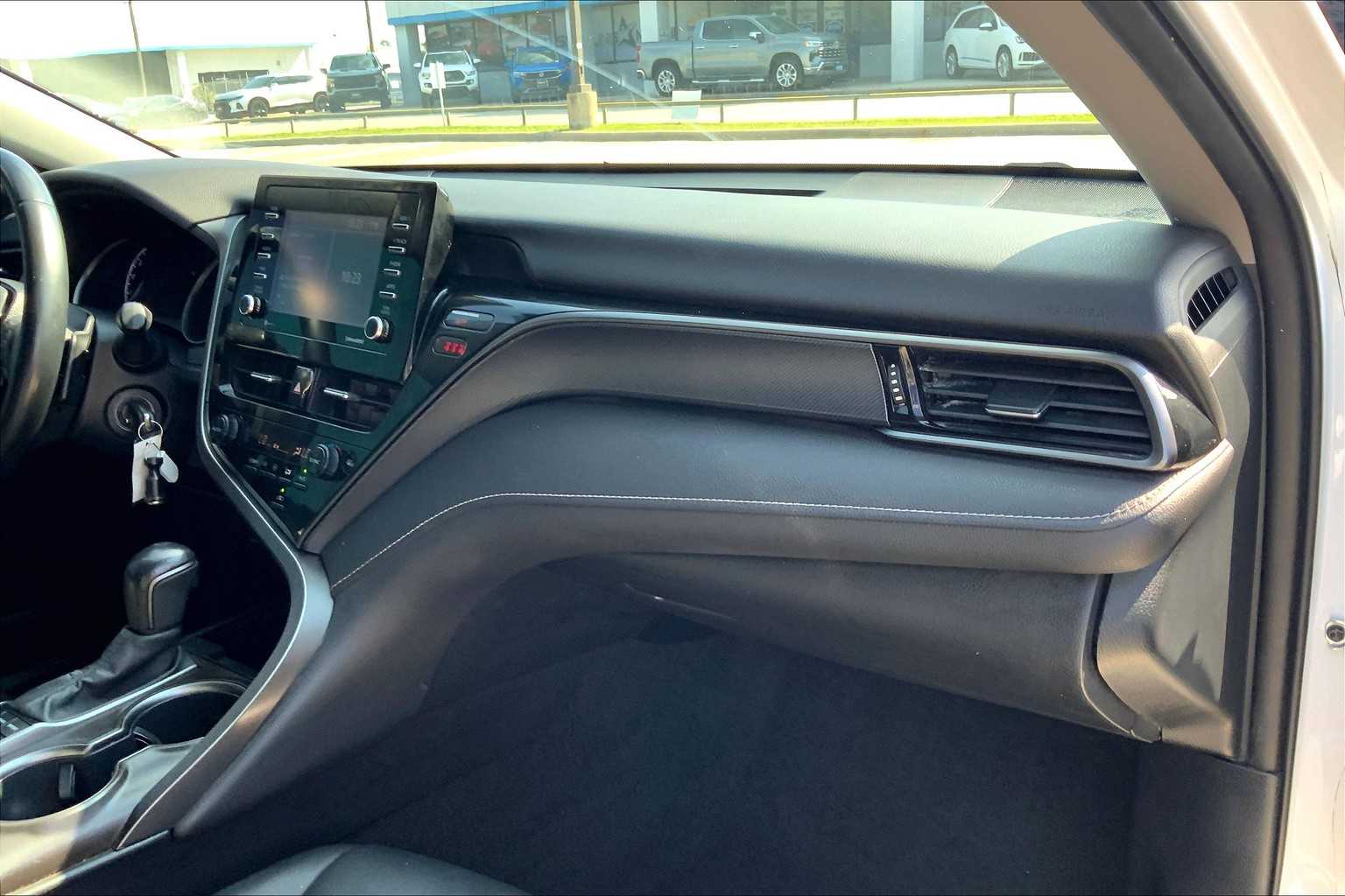 2022 Toyota Camry SE photo 16