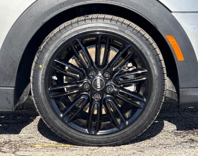 2023 Mini Cooper 4 Door Hardtop Signature photo 2