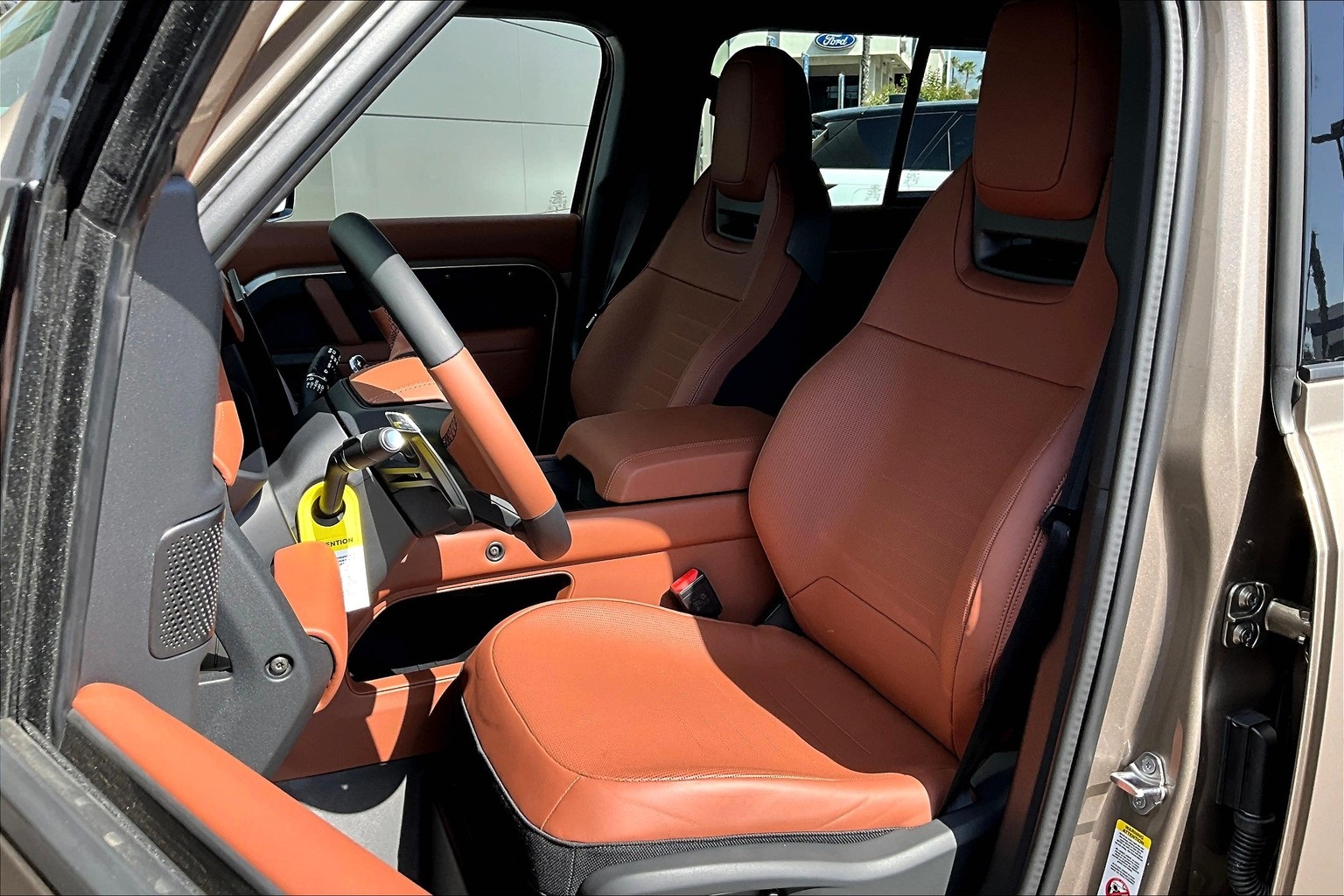 2025 Land Rover Defender 110 V8 photo 8