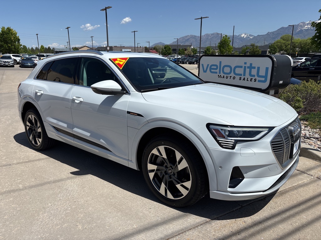 2021 Audi e-tron Premium Plus's photo