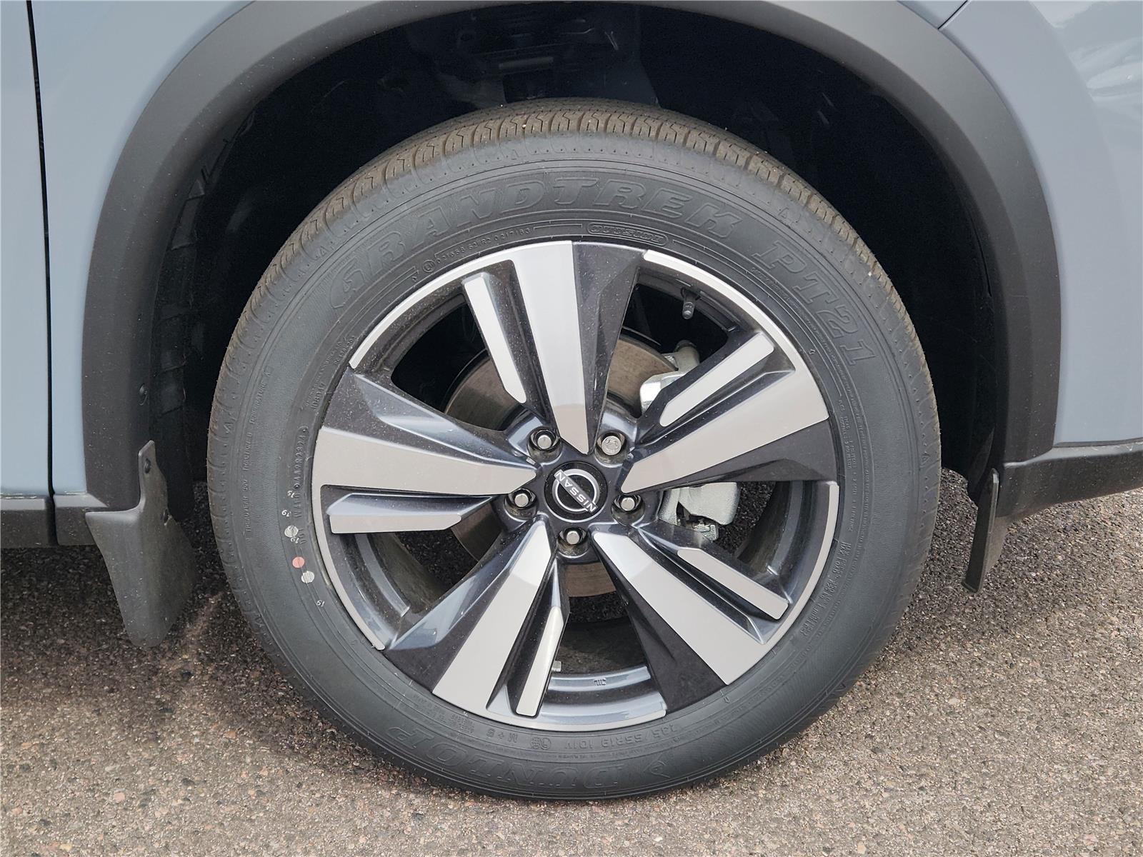 2025 Nissan Rogue SL photo 14
